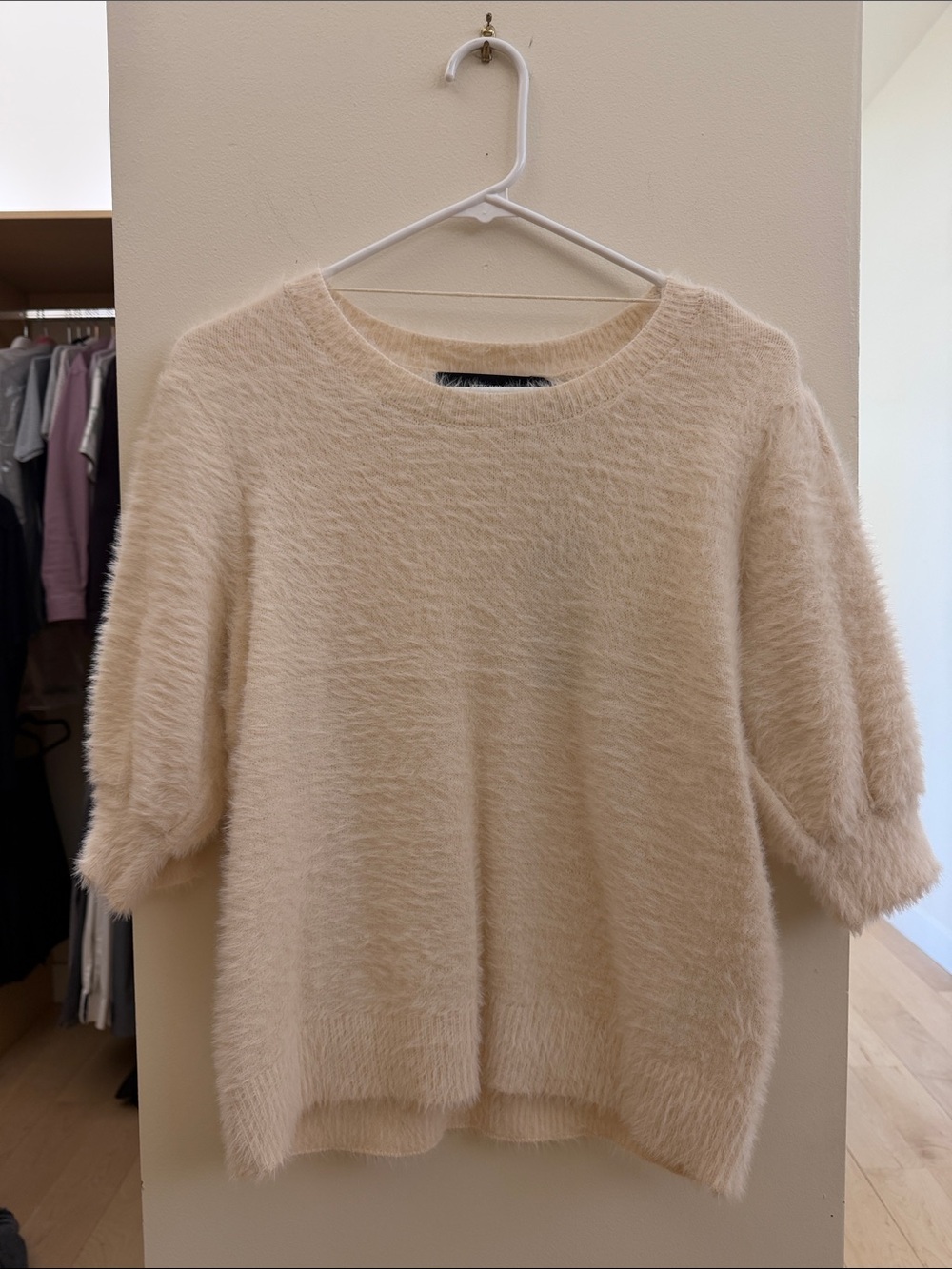 Vero Moda Cream Fuzzy Short-Sleeve Crewneck Sweater